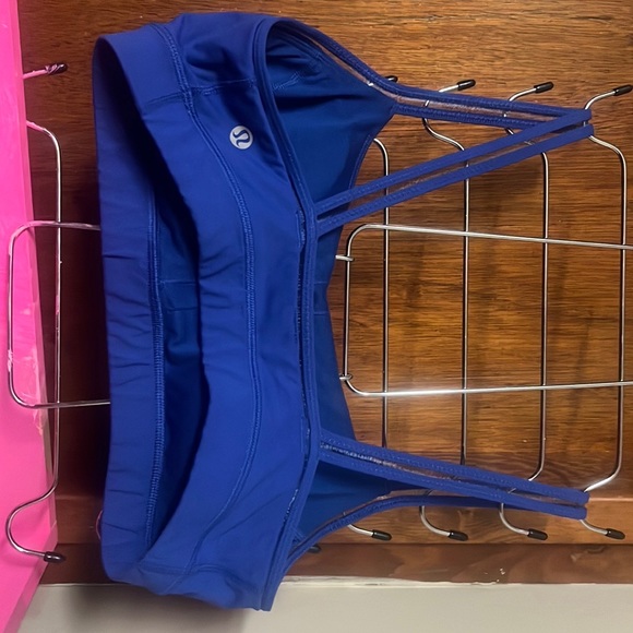 Sports bra bundle 2x Lululemon and 1x Pink VS Large $6.99 shipping - Picture 2 of 10